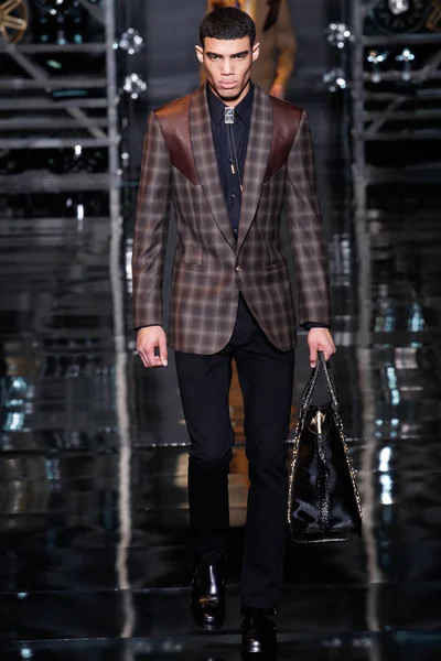 Look 17